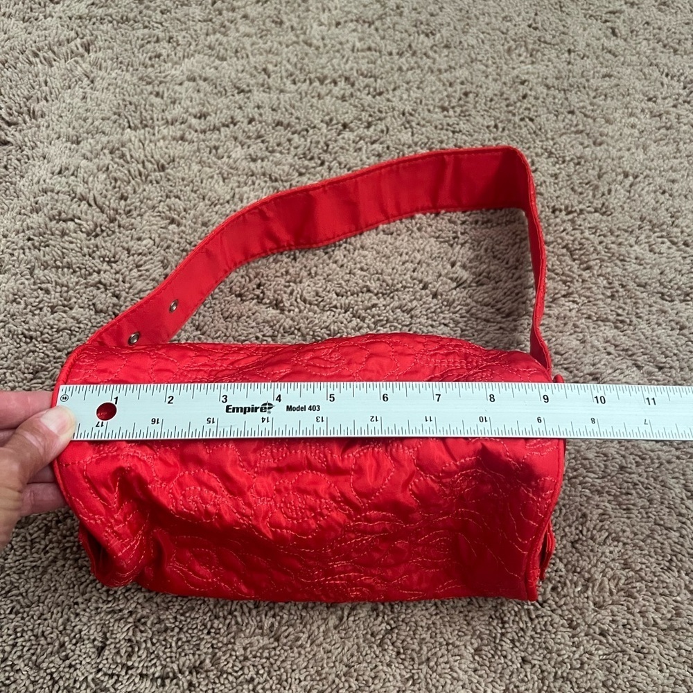 New Anthropologie quilted barrel bag red floral quilt design shoulder cloth - Picture 16 of 17